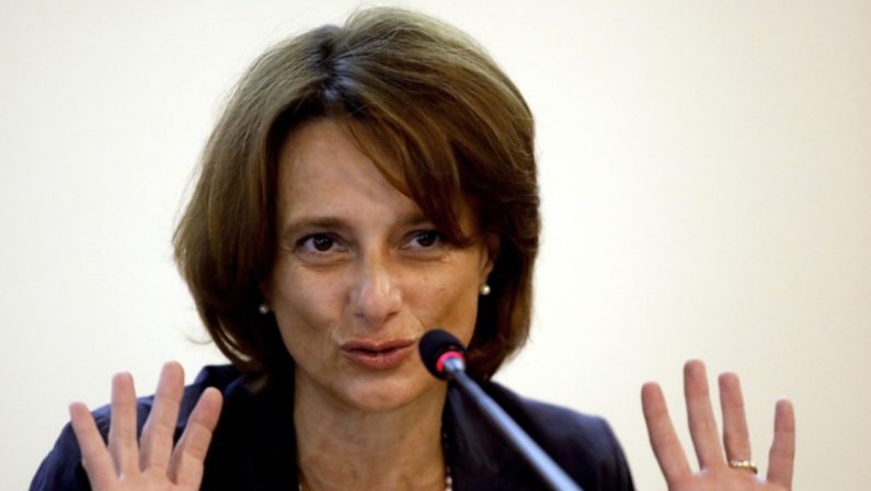 Molestie a scuola, il ministro Bonetti: «Plaudo al coraggio di queste ragazze»