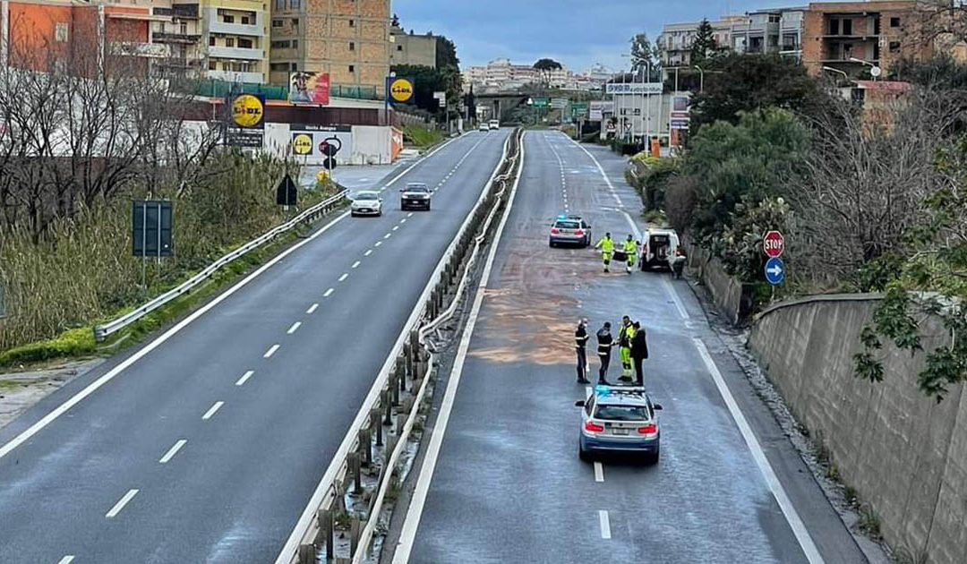 Un morto e un ferito in un incidente sulla 106 jonica a Reggio Calabria