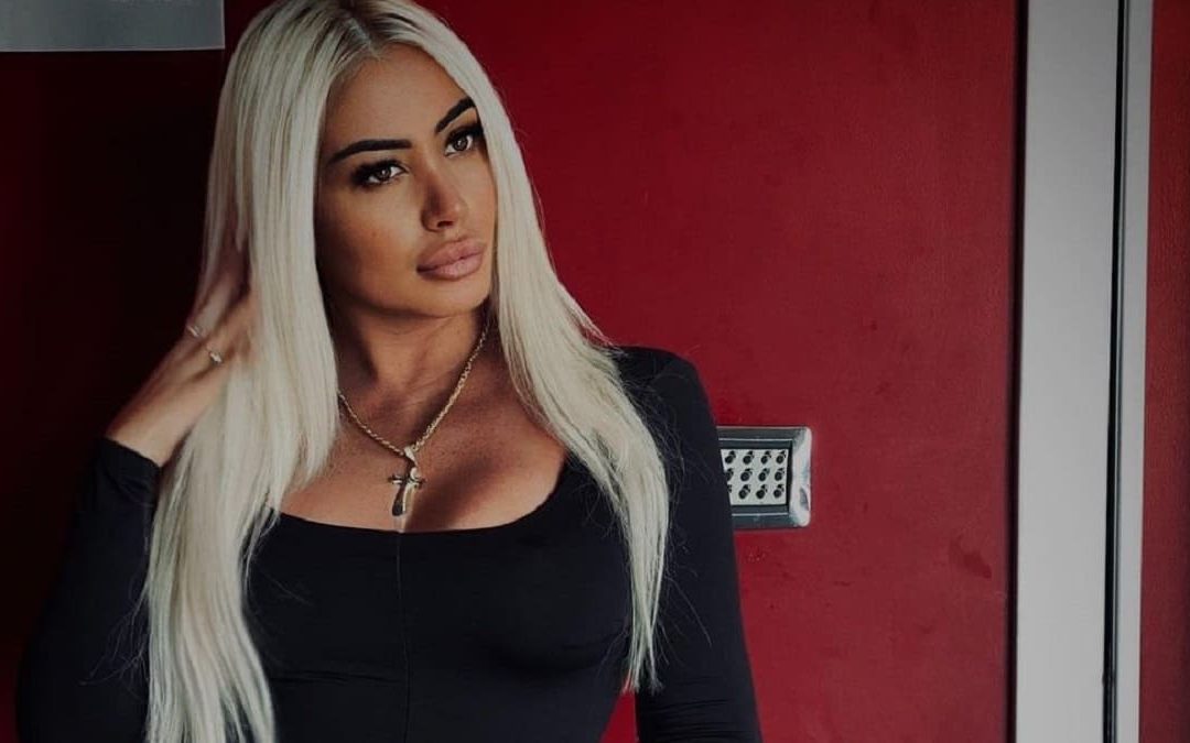 L’influencer “LadyCarlà” in Calabria con il fidanzato rapper