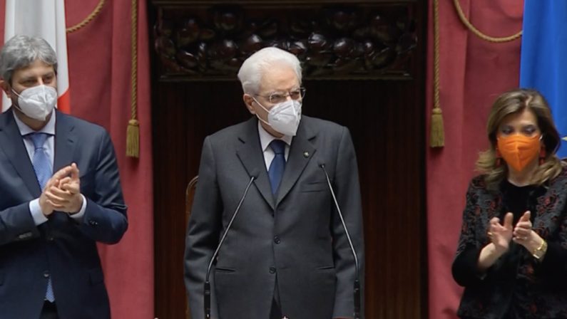 Quirinale, Mattarella ha giurato: «L'Italia punti alla ripresa e al futuro» - VIDEO