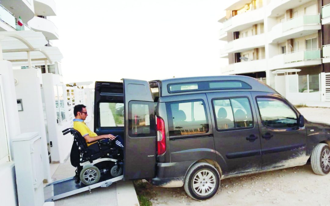 Il 45enne Alessandro Ferri e il suo Fiat Doblò danneggiato dai ladri