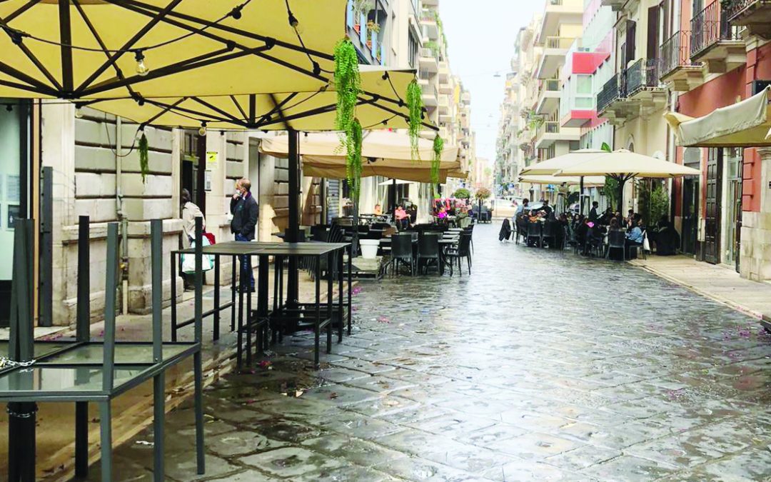 Bari, torna la “guerra dei tavolini”