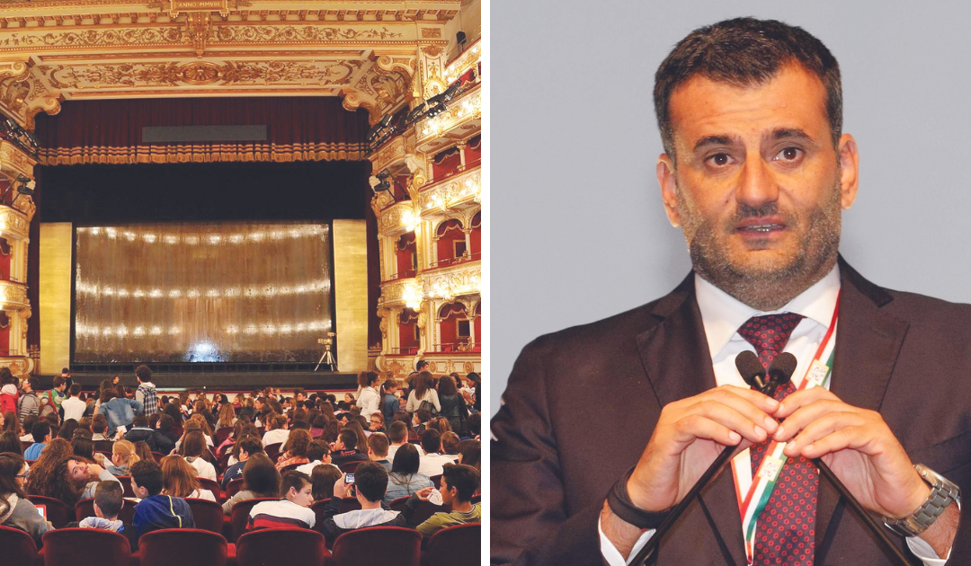 L’interno del teatro Petruzzelli e il sindaco Antonio Decaro