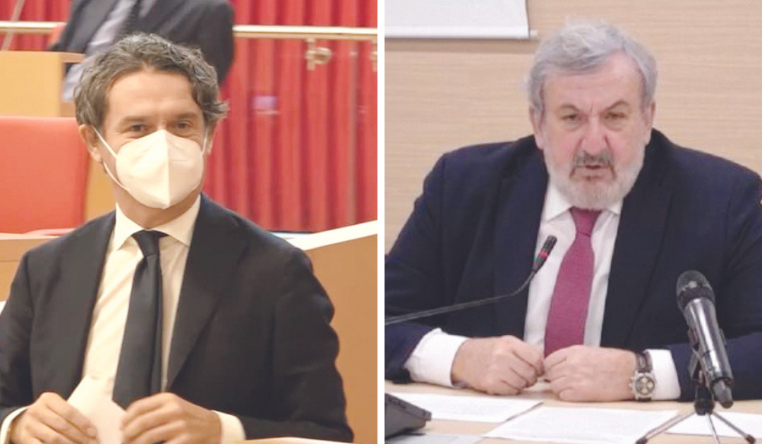 A sinistra il consigliere regionale Fabiano Amati che propone il ritiro degli assessori; a destra Emiliano
