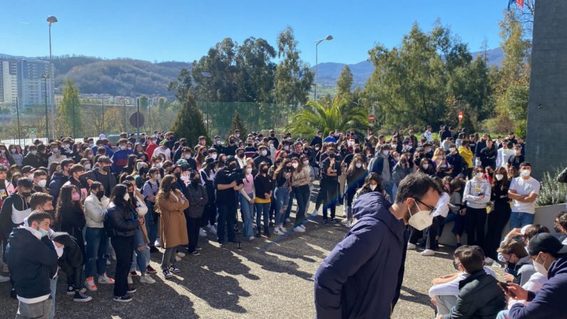 Presunte molestie a scuola, a Castrolibero arrivati gli ispettori del Ministero