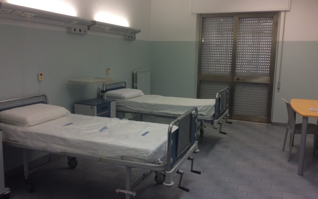 Una stanza per i pazienti da curare con le monoclonali