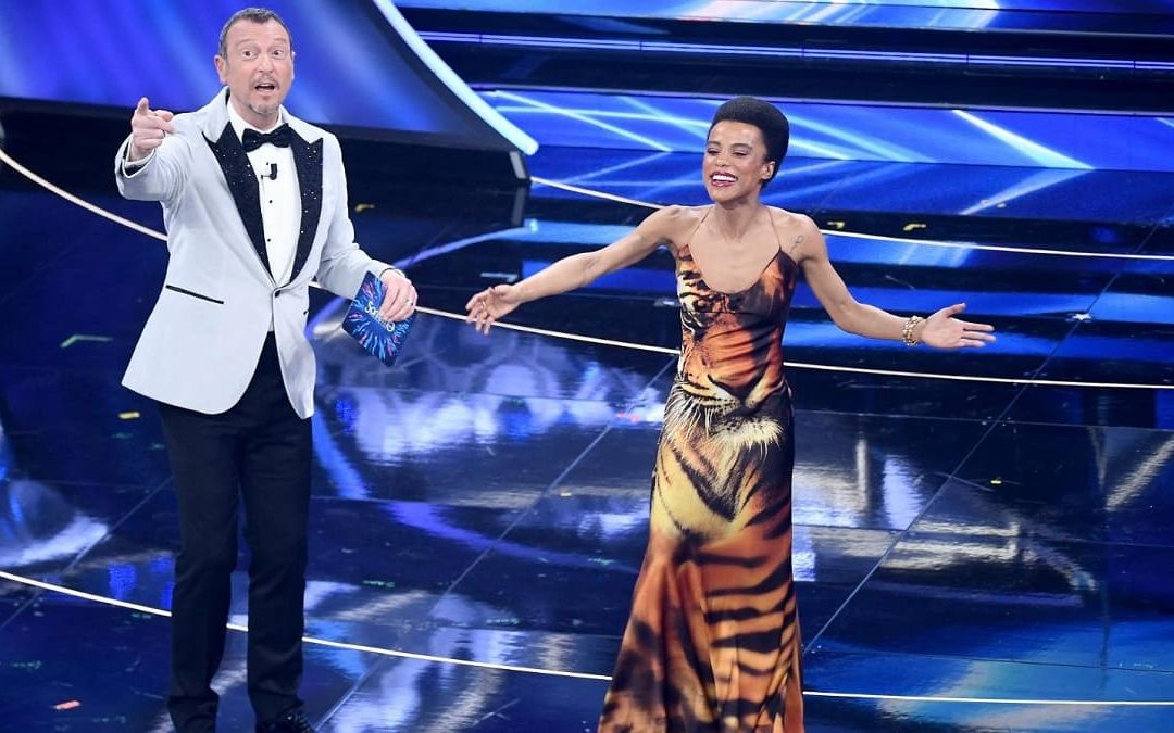Amadeus e Lorena Cesarini sul palco dell'Ariston