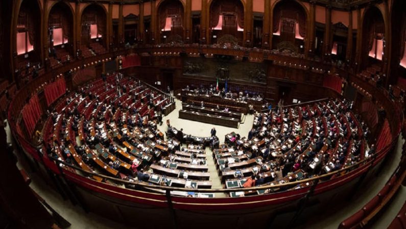 Milleproroghe, la Camera conferma la fiducia al governo con 369 sì