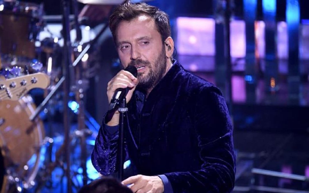 Cesare Cremonini sul palco dell'Ariston