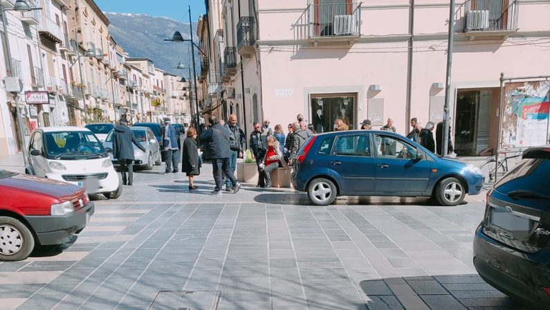Castrovillari, anziana travolta da auto in retromarcia in corso Garibaldi