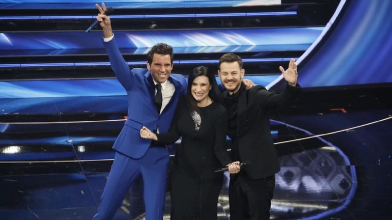 Sanremo, Laura Pausini presenta all'Ariston il nuovo singolo “Scatola”