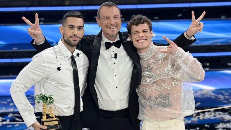 Sanremo come una tavolata familiare. Perché Sanremo siamo tutti noi