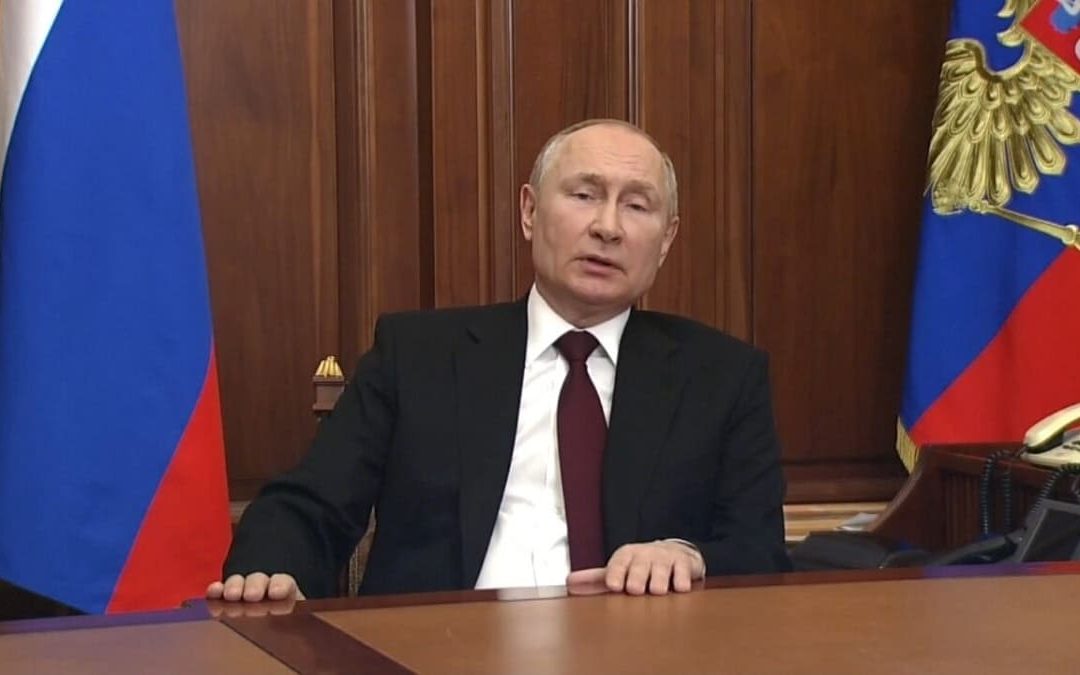 Putin durante il discorso tv con il quale ha riconosciuto le repubbliche separatiste