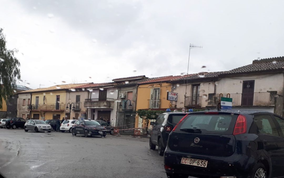 I carabinieri sul luogo del tentato omicidio