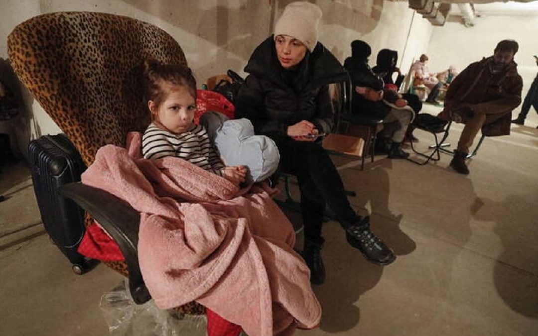 Civili nei rifugi di Kiev