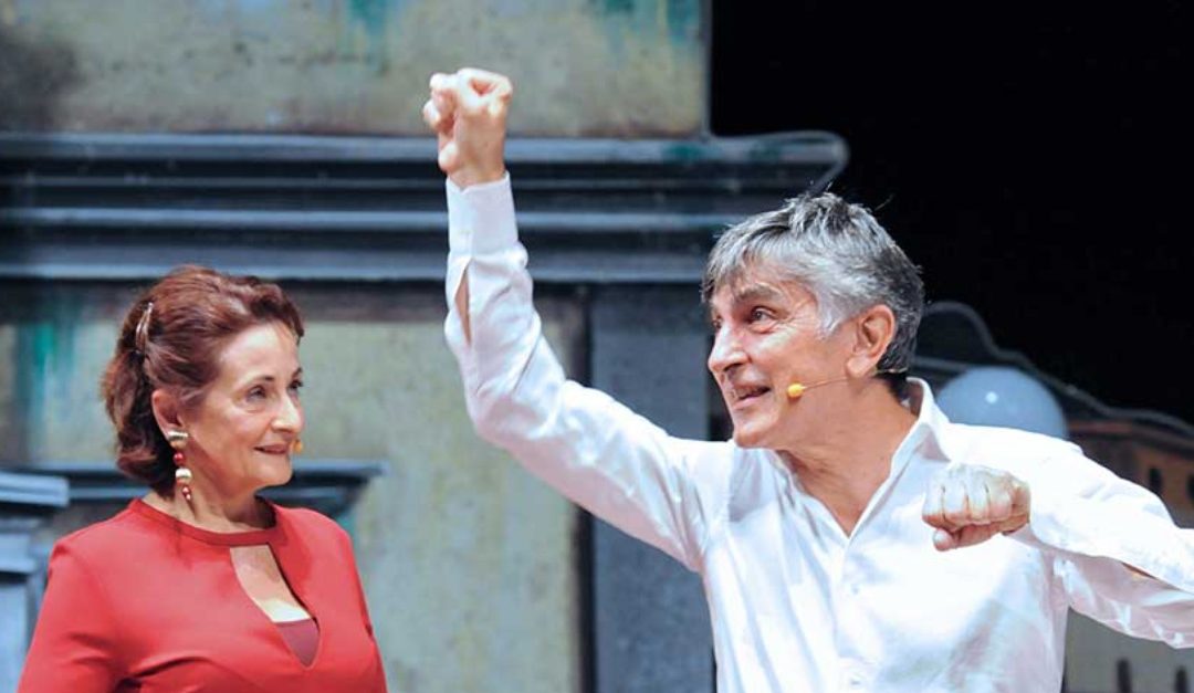 Vincenzo Salemme in scena con Teresa Del Vecchio (foto Riva)