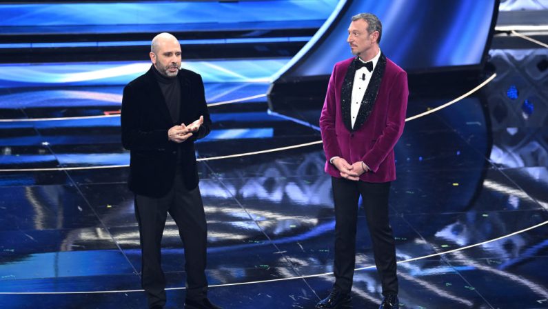 VIDEO - L’esibizione di Checco Zalone nella seconda serata di Sanremo 2022