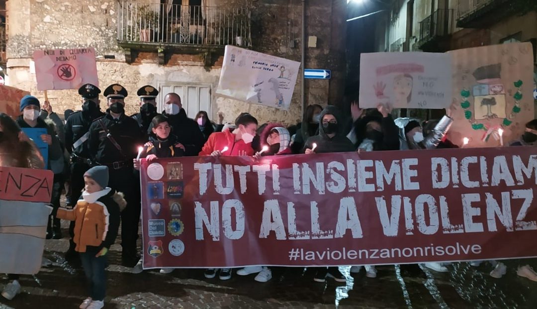 Il sit-in di solidarietà al sindaco di Dasà Raffaele Scaturchio