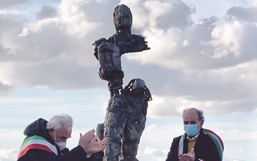 La statua dedicata a Soumaila Sacko