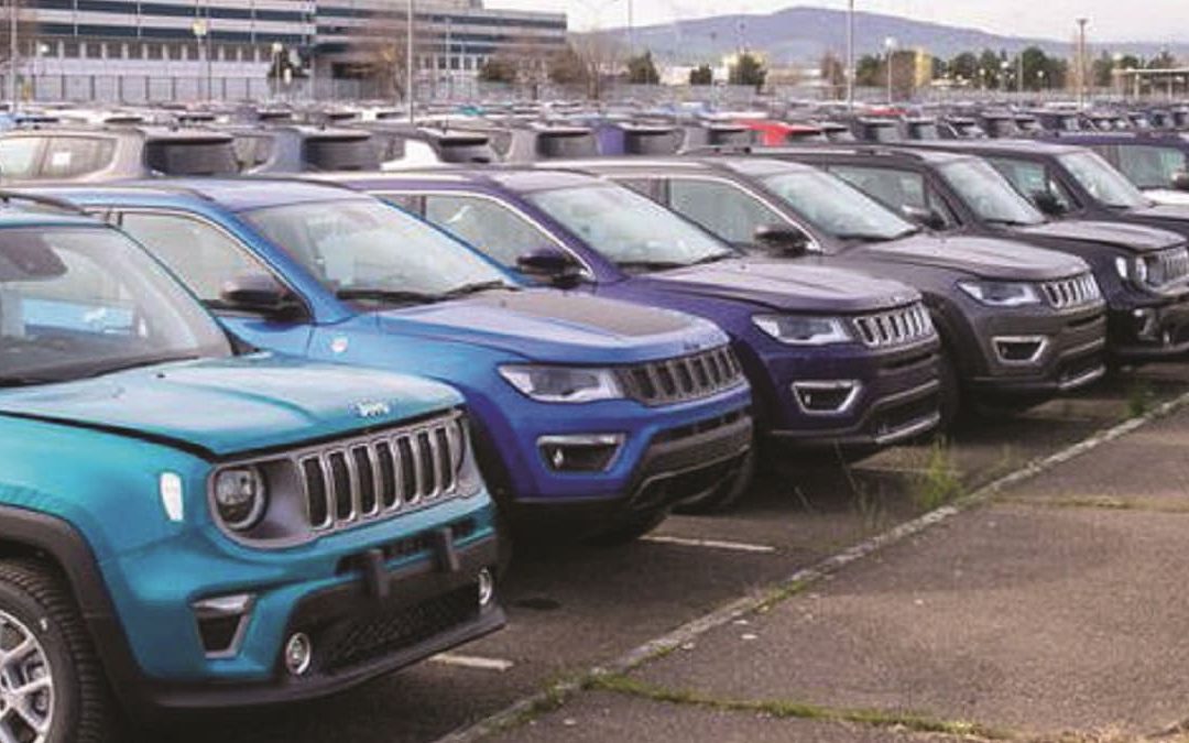 L’auto ormai è un lusso e Stellantis crolla ancora in Borsa