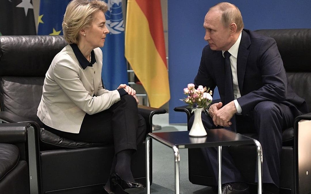La presidente della Commissione europea, Ursula von der Leyen, e il presidente russo Vladimir Putin