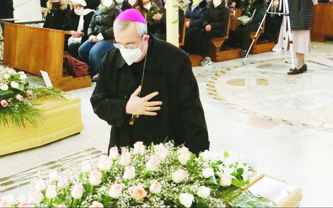 Monsignor Satriano sui feretri delle due suore che vivevano a Bari e che sono decedute nell’incidente stradale nel Foggiano