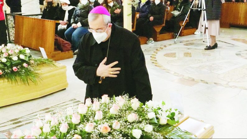 "Abbiamo perso tre mamme", l'ultimo saluto alle suore di Bari morte in un incidente