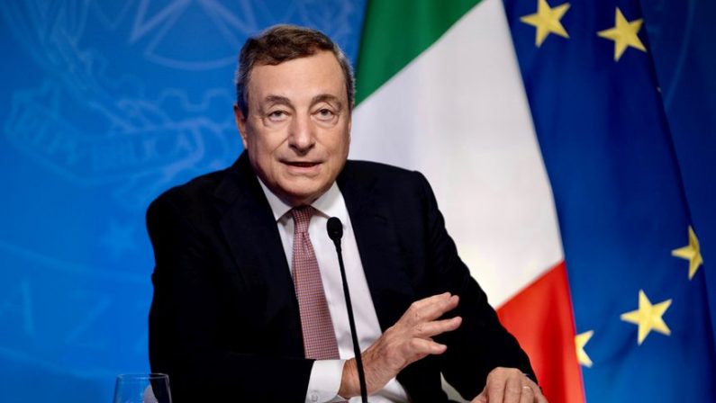 Draghi “A Versailles un successo, mai vista l’Ue così compatta”