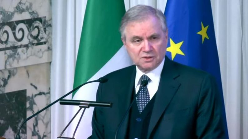 Ucraina, Visco: “La guerra getta un’acuta incertezza sull’economia mondiale”