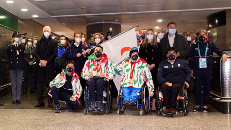 Milano-Cortina, la bandiera paralimpica arrivata in Italia