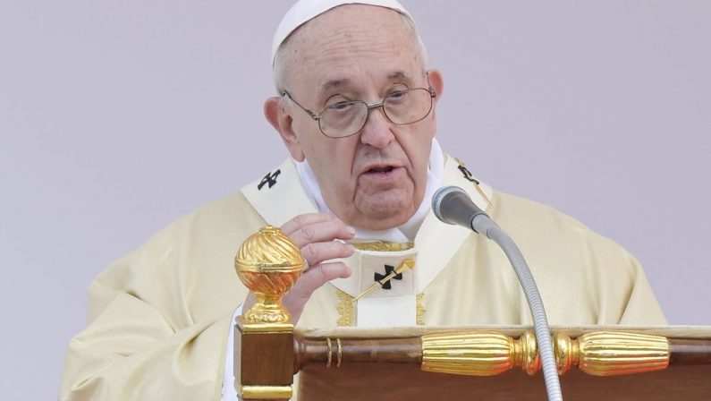Papa prega per i bambini ucraini “Vittime della superbia degli adulti”