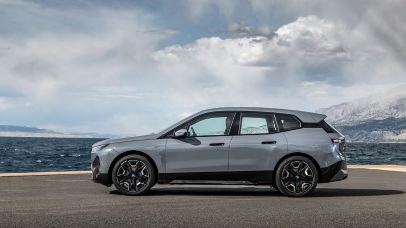 I Pirelli P Zero Elect per la Bmw iX, l’ammiraglia elettrica bavarese