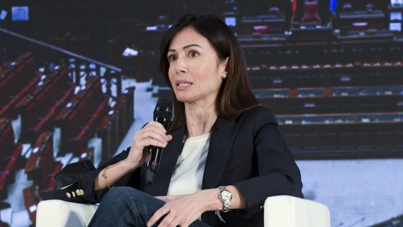 Carfagna “Sconti alle famiglie e meno accise sulla benzina”