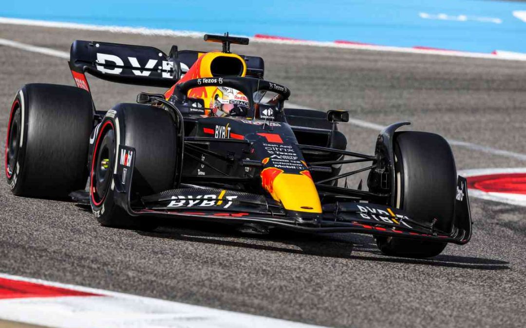 Verstappen e Leclerc fanno il vuoto nelle libere in Bahrain