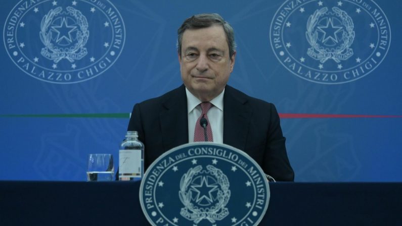Energia, Draghi: “Interveniamo per aiutare le famiglie e le imprese”