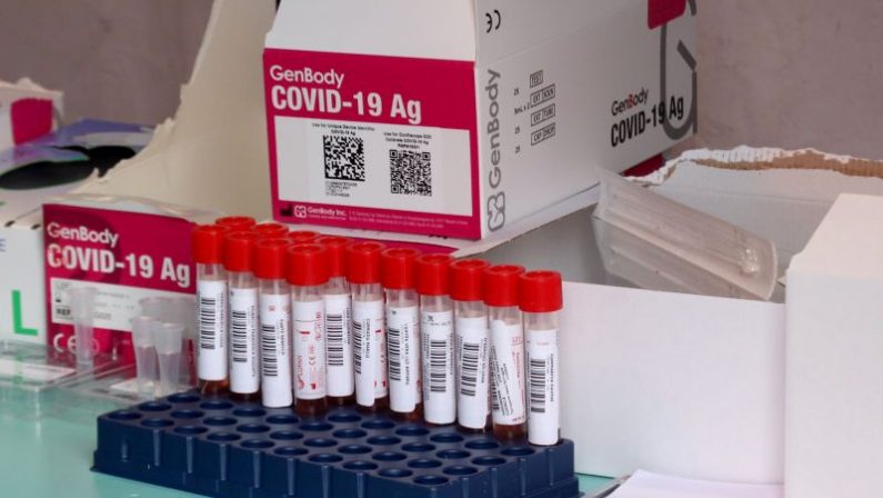 Covid, 32.573 nuovi casi e 119 decessi