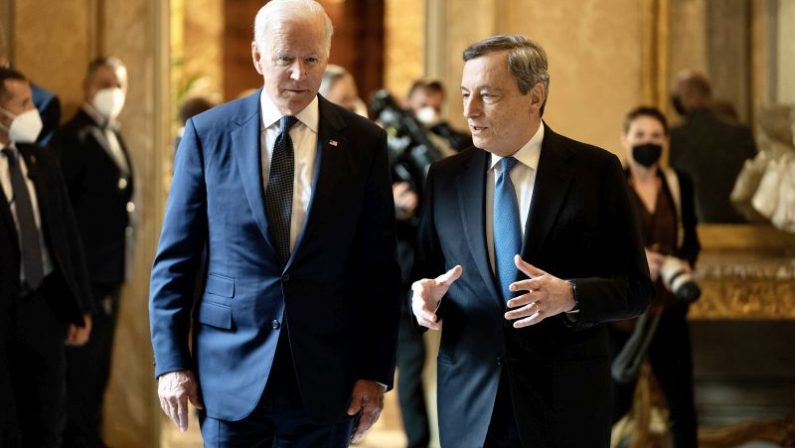 Ucraina, Draghi sente Biden e i leader europei “Coordinare gli sforzi”