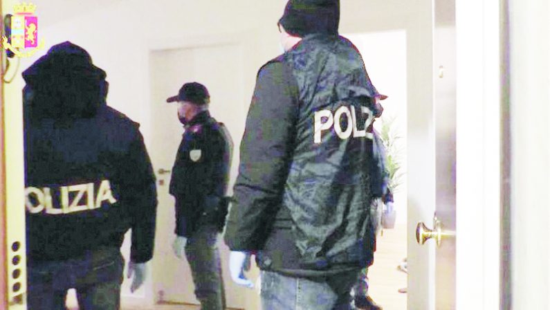 Gli arrestati per terrorismo a Bari: "Raccoglievamo soldi per i bambini albanesi"