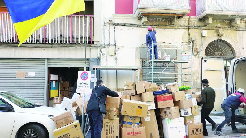 Dalla Puglia valanga di donazioni per l'Ucraina. A Bari polemiche per la targa di Putin