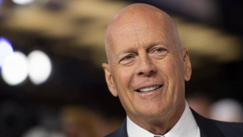 Bruce Willis si ritira dalle scene: ha l'afasia, una malattia neurologica
