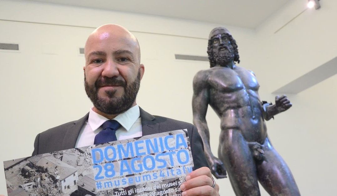 Il direttore del MarRc Carmelo Malacrino in posa per una iniziativa