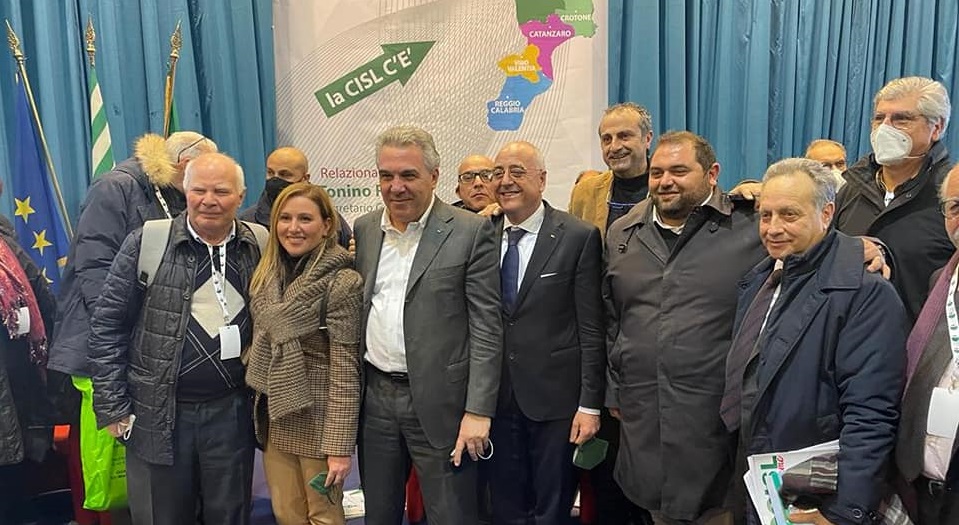 I dirigenti Cisl con Tonino Russo e Luigi Sbarra al termine del congresso