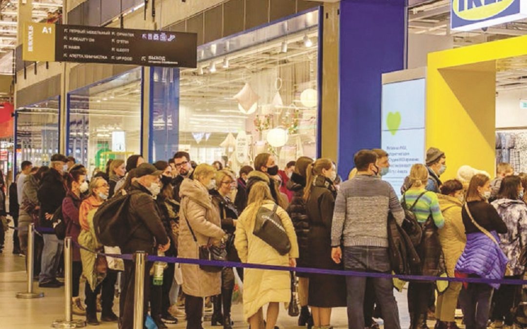 La fila a Mosca all’Ikea prima che chiudesse