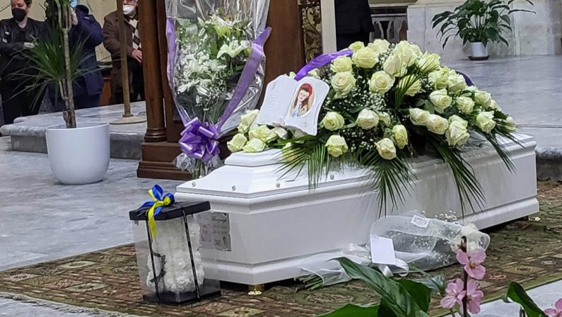 Crotone, commozione ai funerali della piccola Taisiia Marseniyk