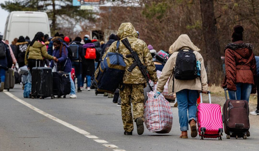 Profughi in fuga da Mariupol