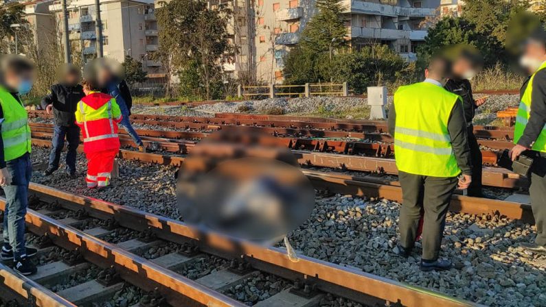 Tragedia a Scalea, uomo muore travolto da un treno