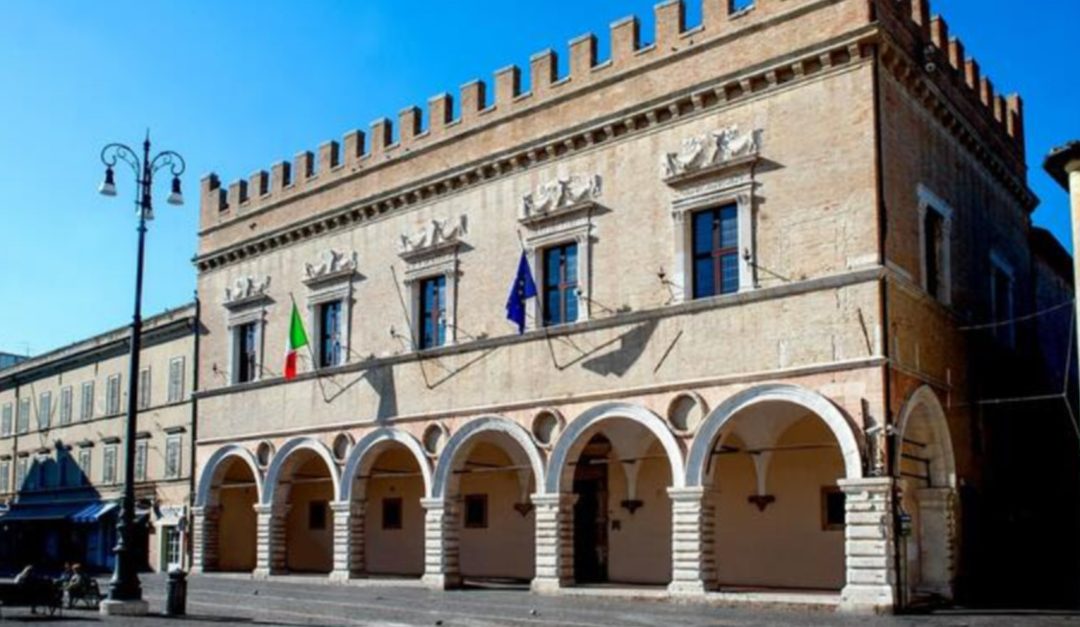 Il palazzo del Comune di Pesaro