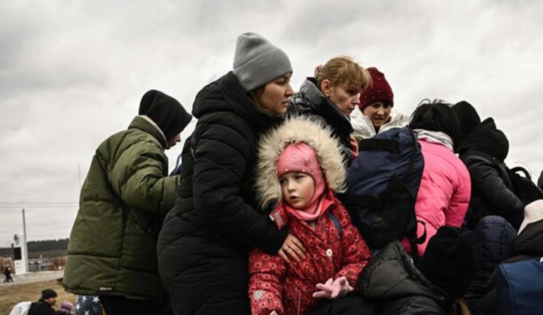 Profughi ucraini cercano di varcare i confini