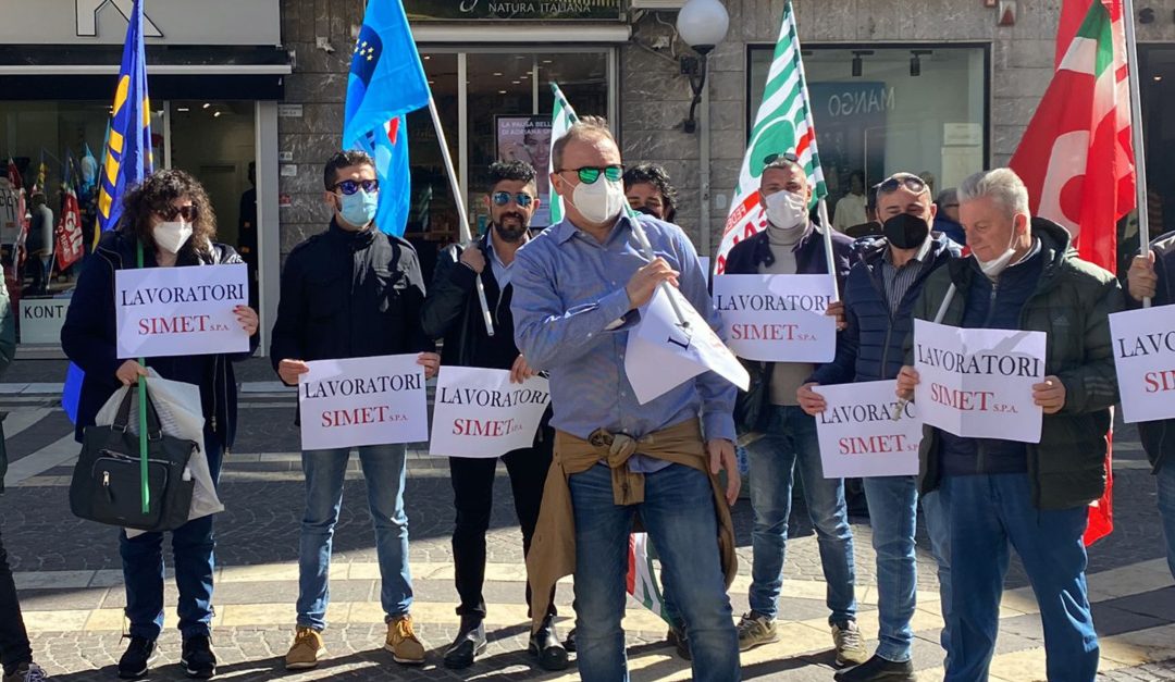 La protesta di questa mattina a piazza Kennedy a Cosenza