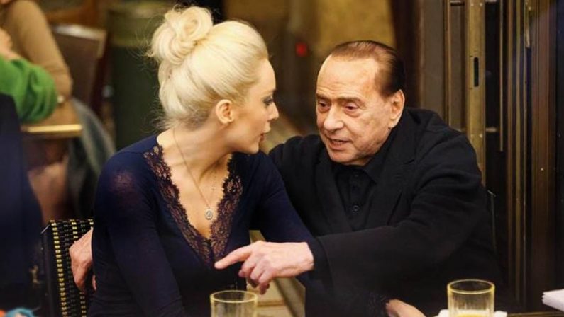 Le finte nozze di Berlusconi e la falsa visita in Calabria al paese di Marta Fascina